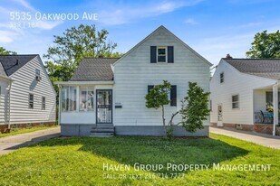5535 Oakwood Ave in Maple Heights, OH - Building Photo