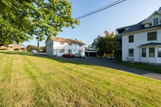 354 Woodbury Rd in Watertown, CT - Building Photo - Building Photo