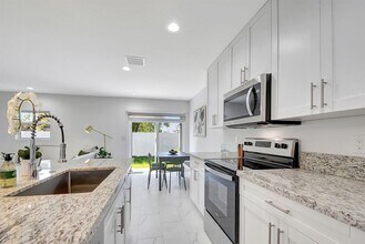 3868 Patio Ct in Lake Worth Beach, FL - Foto de edificio - Building Photo