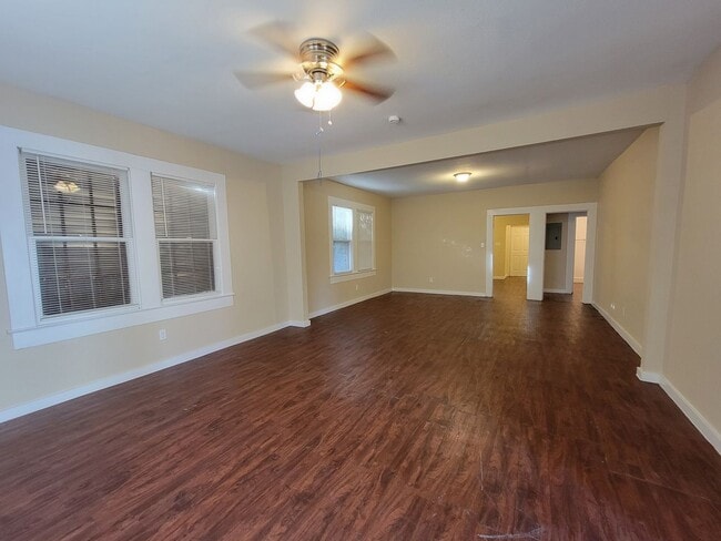 1111 Gibbs St in San Antonio, TX - Building Photo - Building Photo