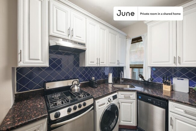 Room in Shared 3 bed/1 bath home in New York, NY - Building Photo - Building Photo