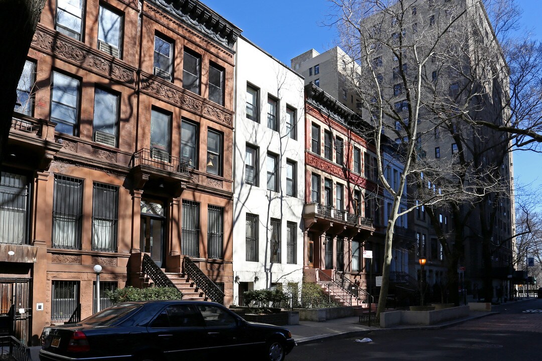 25 W 94th St in New York, NY - Building Photo