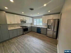 27-14 Berdan Ave in Fair Lawn, NJ - Building Photo - Building Photo