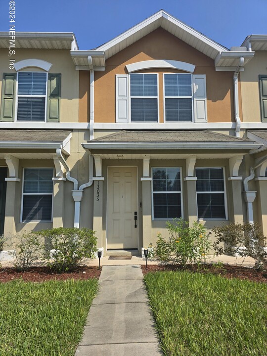 13035 Sunset Lake Dr in Jacksonville, FL - Building Photo