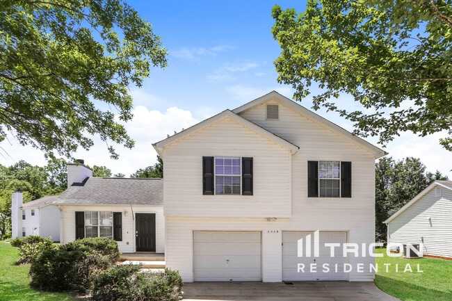 property at 3539 Oak Leaf Ct