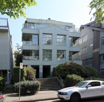 2446 Point Grey Rd in Vancouver, BC - Building Photo