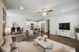 13800 Lyndhurst St in Austin, TX - Building Photo - Building Photo