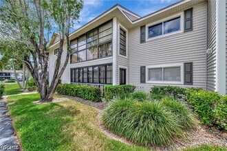 8110 S Woods Cir in Ft. Myers, FL - Building Photo - Building Photo