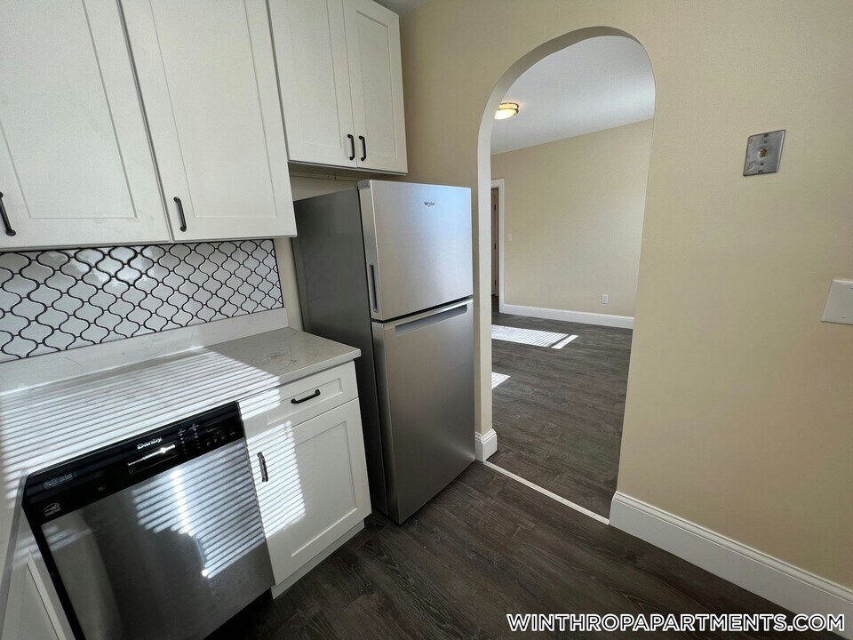 87 Winthrop Shore Dr, Unit 2 in Winthrop, MA - Foto de edificio