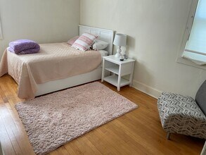 3937 N Farwell Ave, Unit 3937 N Farwell Ave in Shorewood, WI - Foto de edificio - Building Photo