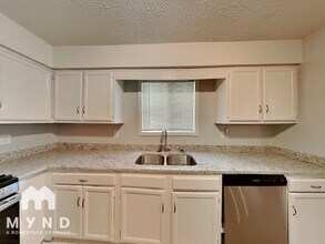 9274 River Chase Way in Jonesboro, GA - Building Photo - Building Photo