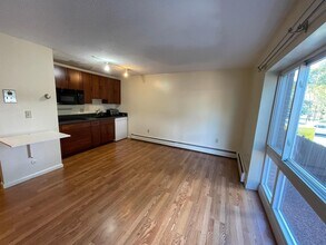 2595 Massachusetts Ave, Unit 4 in Cambridge, MA - Building Photo - Building Photo