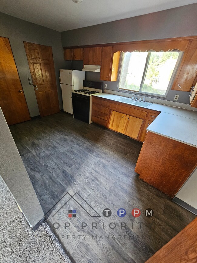 217 Fereday Ct, Unit Unit D in Waterloo, IA - Building Photo - Building Photo