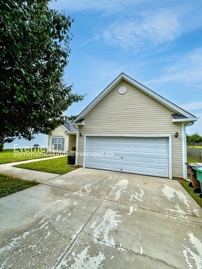1244 Scarlett Dr in High Point, NC - Building Photo - Building Photo