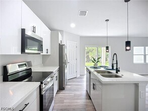 912 Anthony St E in Lehigh Acres, FL - Building Photo - Building Photo