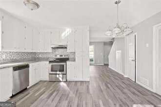 5232 Ridge Forest Dr in Stone Mountain, GA - Building Photo - Building Photo