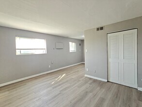 7108 Oxford Ave in Philadelphia, PA - Building Photo - Building Photo
