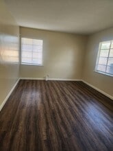 1210 Oregon St in Bakersfield, CA - Building Photo - Building Photo