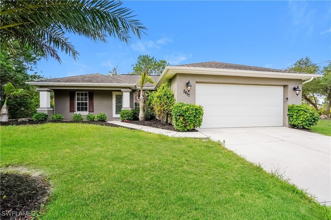 2617 43rd St W in Lehigh Acres, FL - Building Photo