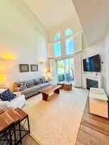 6483 Zuma View Pl in Malibu, CA - Building Photo