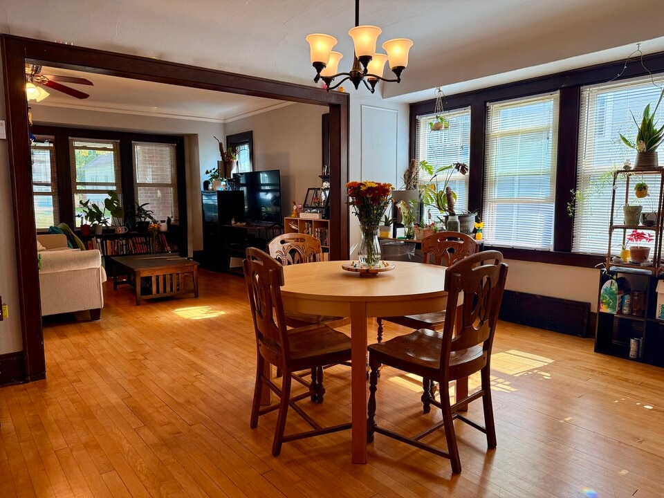 541 N 62nd St, Unit Lower in Wauwatosa, WI - Foto de edificio
