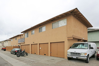 7242 Elk Cir in Huntington Beach, CA - Building Photo - Building Photo