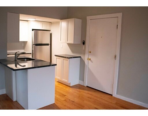 660 Tremont St in Boston, MA - Building Photo