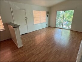1023 Lyndon St, Unit 2 in Houston, TX - Building Photo
