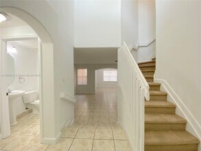 11005 NW 87th St in Doral, FL - Building Photo - Building Photo