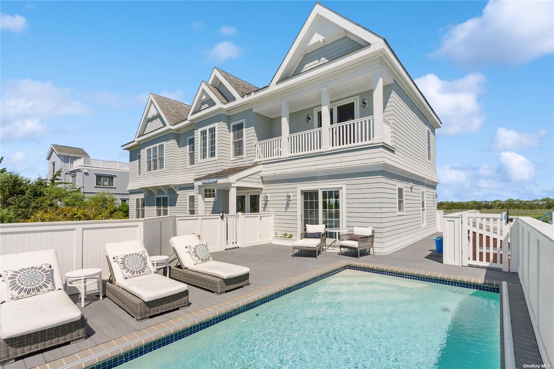 140 Dune Rd in Westhampton Beach, NY - Foto de edificio