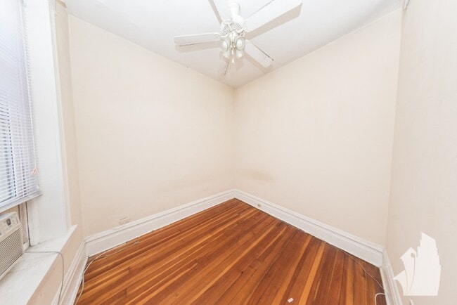 2258 N Southport Ave, Unit 2 in Chicago, IL - Foto de edificio - Building Photo