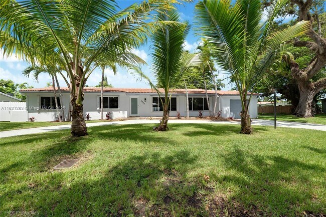 6250 SW 62nd Pl in South Miami, FL - Building Photo - Building Photo