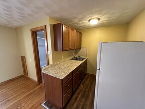 106 Tuttle St in Fall River, MA - Building Photo - Building Photo