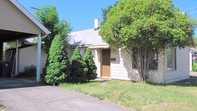 605 Pennsylvania Ave in Medford, OR - Building Photo - Building Photo