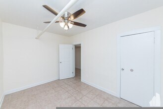 4951 N Oakley Ave in Chicago, IL - Building Photo - Building Photo