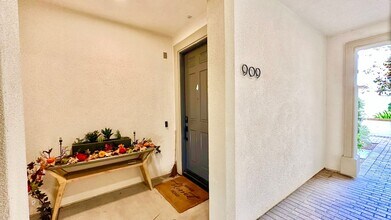 909 Slate St in San Marcos, CA - Building Photo - Building Photo