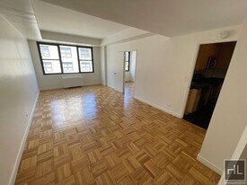 333 E 49th St in New York, NY - Building Photo