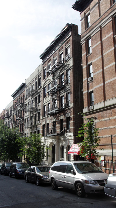 14 W 103rd St in New York, NY - Building Photo