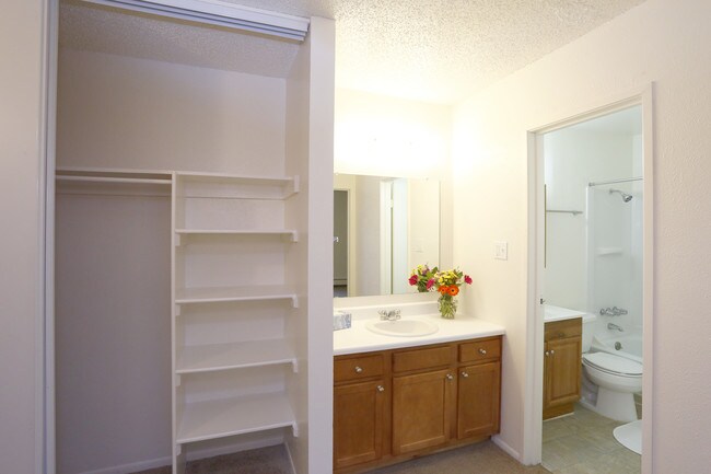 Flatirons Park Apartments in Broomfield, CO - Building Photo - Interior Photo