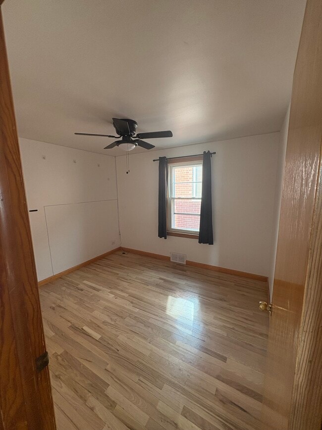 6055 S Massasoit Ave, Unit 2 in Chicago, IL - Building Photo - Building Photo