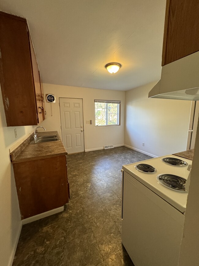 3013 Blakeley Ave in Eau Claire, WI - Building Photo - Building Photo