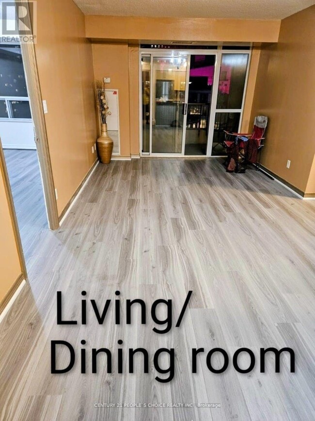 310 Burnhamthorpe Rd W in Mississauga, ON - Building Photo - Building Photo