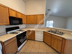 6292 W Desert Laurel Ln in Tucson, AZ - Foto de edificio - Building Photo