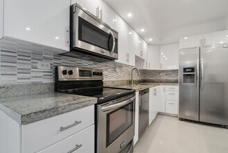 20355 NE 34th Ct in Aventura, FL - Building Photo - Building Photo