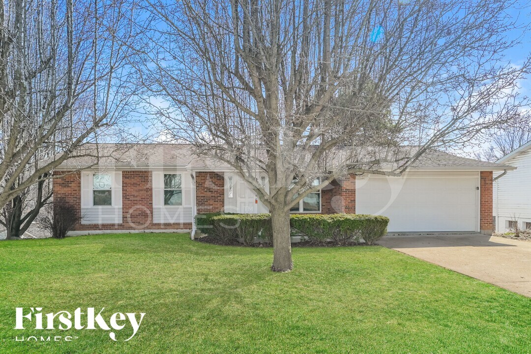 706 Boca Chica Dr in Fenton, MO - Foto de edificio