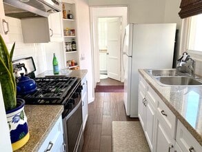 811 E Nutwood St in Inglewood, CA - Building Photo - Building Photo