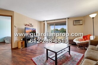 1034 Cleveland Ave S in St. Paul, MN - Building Photo - Building Photo