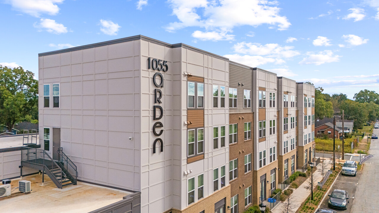 1055 Arden in Atlanta, GA - Foto de edificio