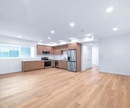 14811 Erwin St in Van Nuys, CA - Foto de edificio - Building Photo