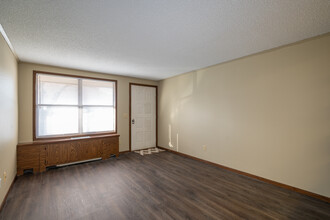 Beckford Place Apartments in Canton, OH - Building Photo - Interior Photo